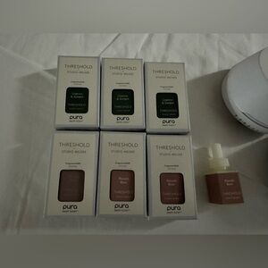 2 like new Pura scent plugins and 7 new refills